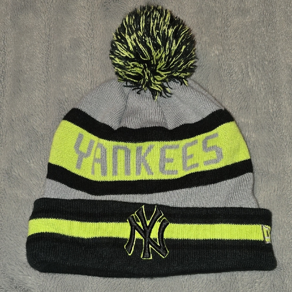 New Era Gray and Black Gray & Neon Green/Yellow Yankees Beanie